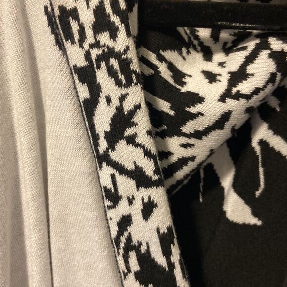 Cute black and white cardigan - Picture 2 of 5